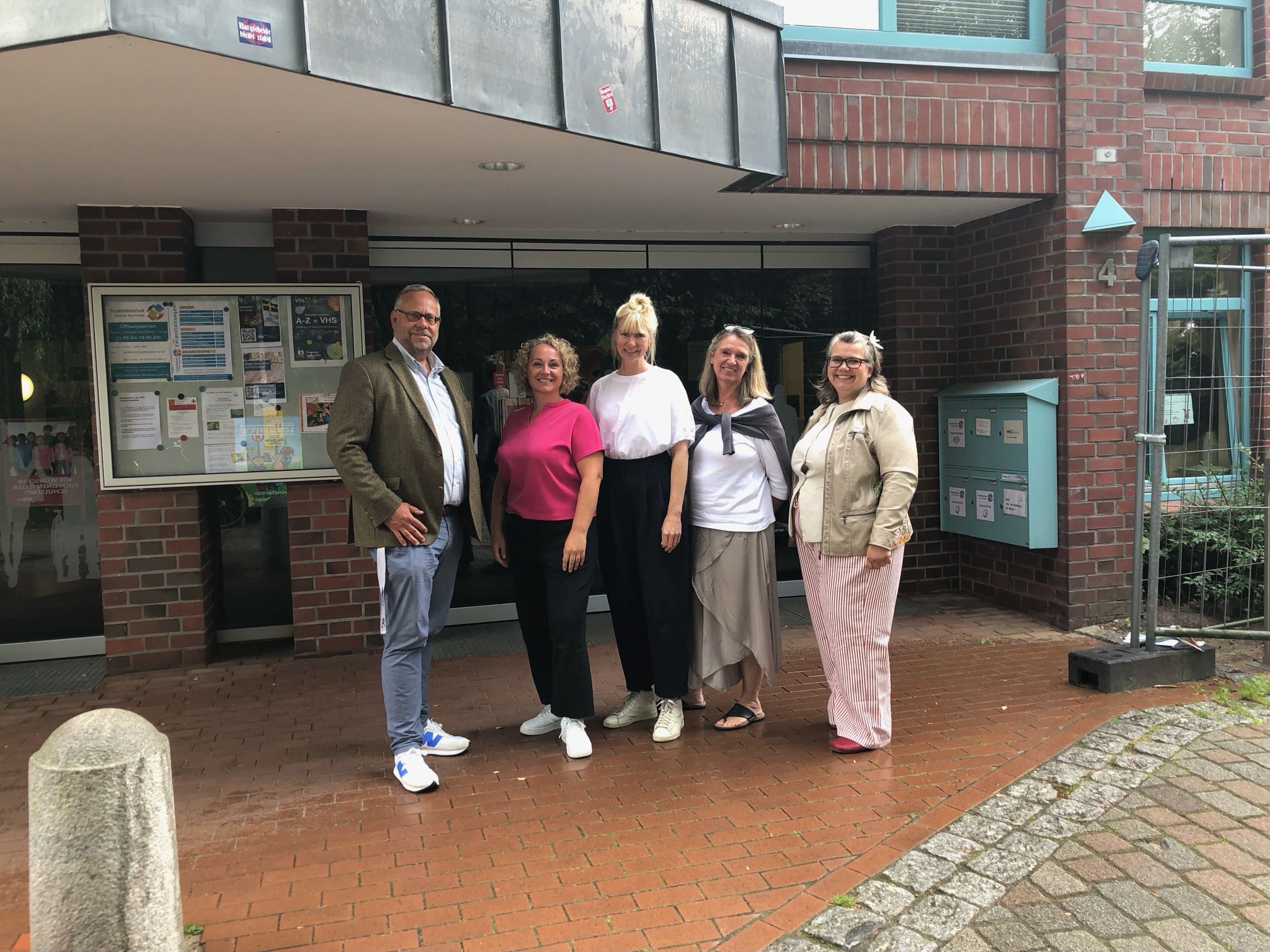 Das Kooperationsteam für das KulturKarussell 2025: v.l.n.r.: Frank Feier / Leitung VHS Bargteheide, Antje Wengorz / Literaturpädagogin, Teresa Krohn / Stabsbereich Kultur, Heidrun Tummoßeit / Leitung Stadtbibliothek Bargteheide, Melanie Melchau / Kulturbeauftragte Bargteheide